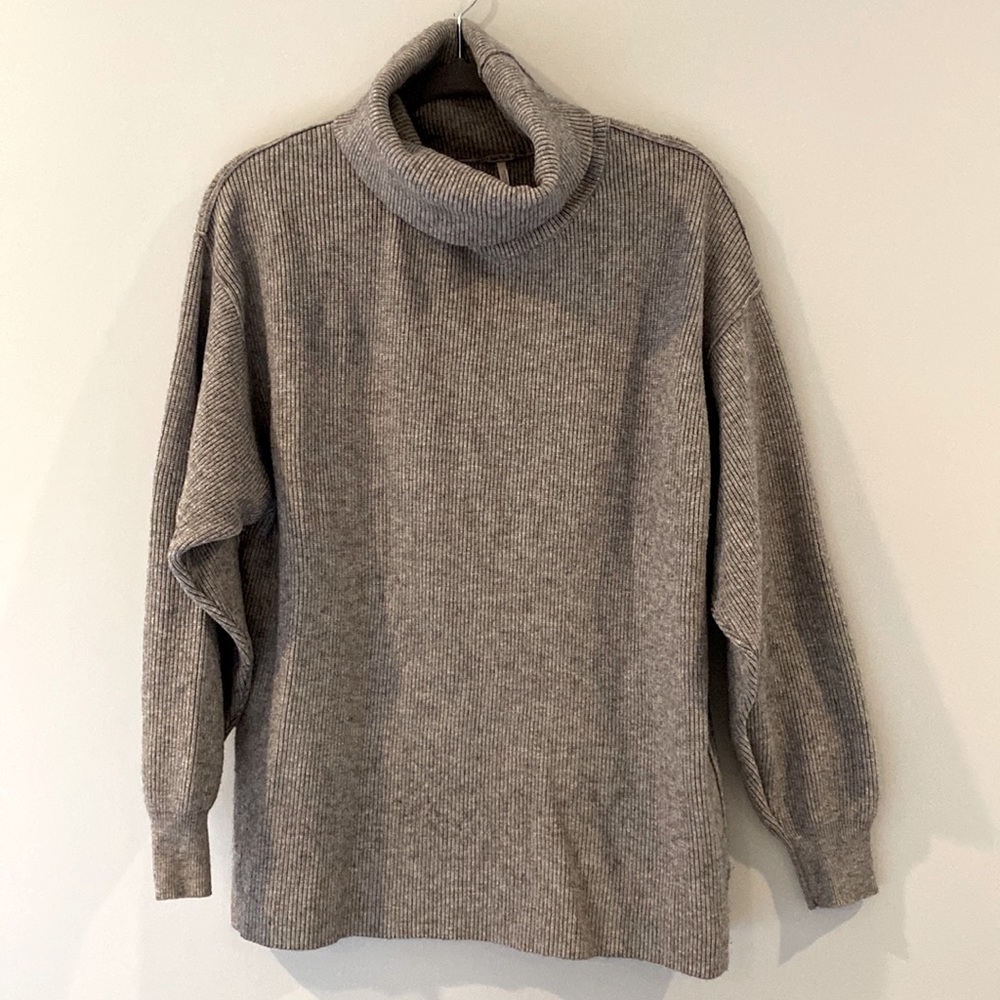 Free People grey turtleneck tunic sweater size small.